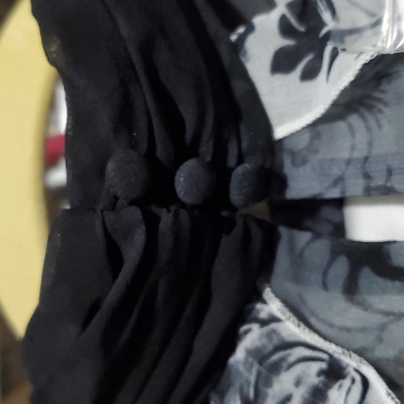 Bebe cold shoulder ruffle top Sz L - Picture 11 of 12